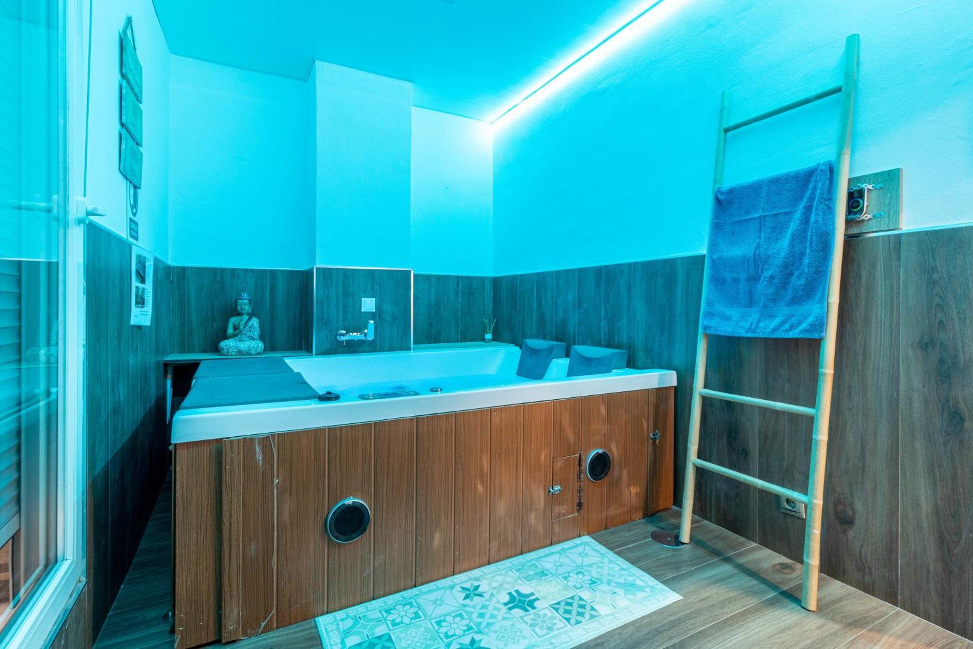 Lujo A Tu Alcance Con Spa Y Garaje Pleno Centro Huelva Extérieur photo