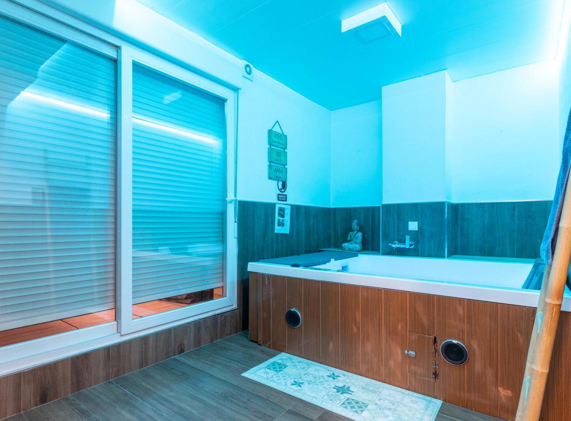 Lujo A Tu Alcance Con Spa Y Garaje Pleno Centro Huelva Extérieur photo